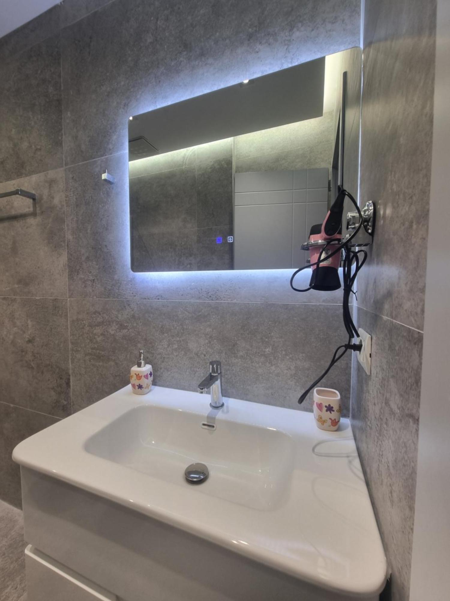 Centrepoint Stylish Apartment Tirana Buitenkant foto